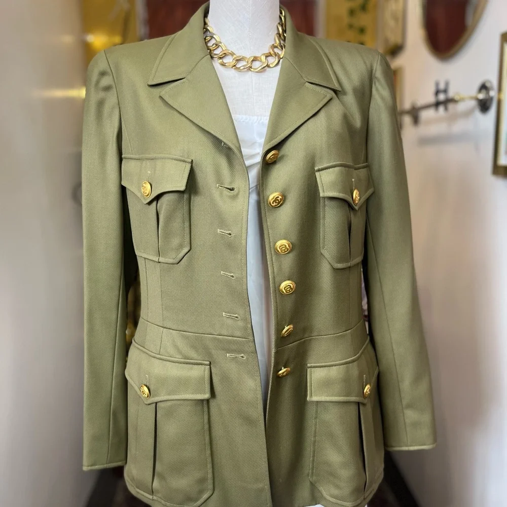1996 CHANEL Boutique Olive Green Wool Jacket with Gold Chain Hem – Women's FR 44